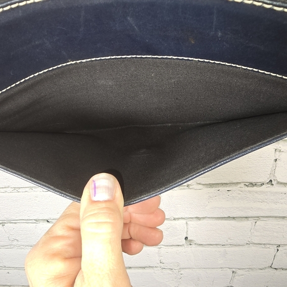 Liz Claiborne Navy Crossbody Bag - Picture 6 of 10